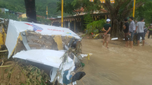 Khánh Hòa: Ảnh hưởng bão số 8, mưa lớn gây ngập lụt, ách tắc nhiều tuyến đường 0