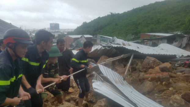 Khánh Hòa: Ảnh hưởng bão số 8, mưa lớn gây ngập lụt, ách tắc nhiều tuyến đường 2