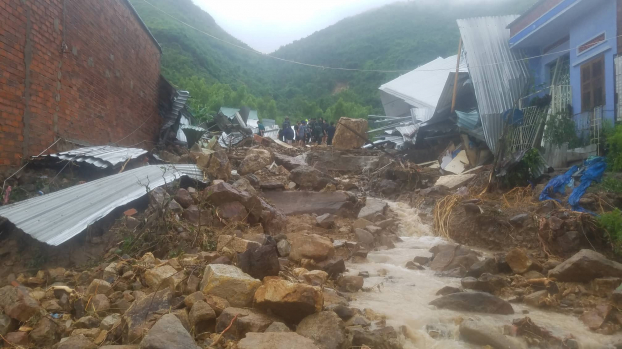Khánh Hòa: Ảnh hưởng bão số 8, mưa lớn gây ngập lụt, ách tắc nhiều tuyến đường 1