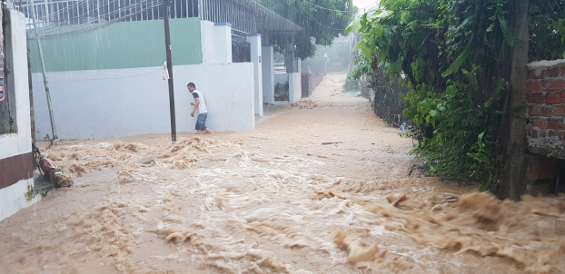 Khánh Hòa: Ảnh hưởng bão số 8, mưa lớn gây ngập lụt, ách tắc nhiều tuyến đường 10
