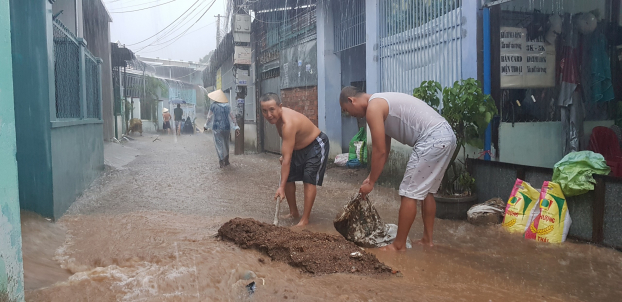 Khánh Hòa: Ảnh hưởng bão số 8, mưa lớn gây ngập lụt, ách tắc nhiều tuyến đường 9