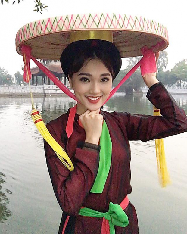   Ngoài ra, Ngọc Nữ cũng nổi tiếng với hình ảnh nữ PG làm lu mờ dàn người đẹp Kinh Bắc gây sốt cộng đồng mạng một thời.  