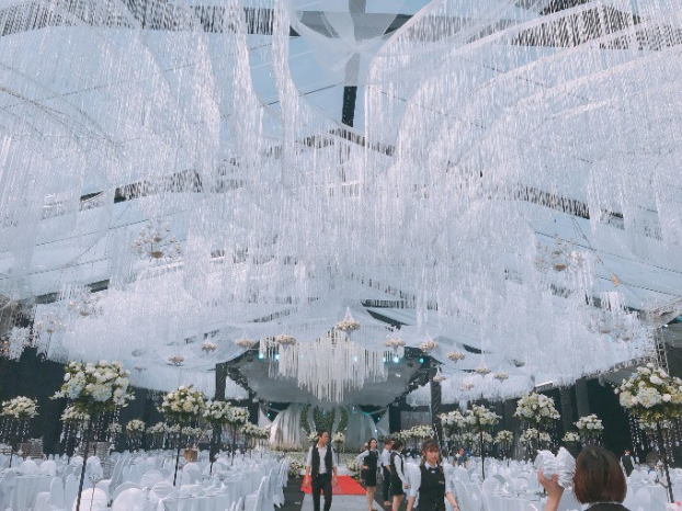 Cặp đôi Thái Nguyên gây sốt vì chi hơn 4 tỷ đồng và 13.000 bông hoa để trang trí đám cưới 2