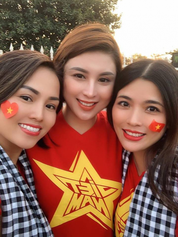 'Thánh tiên tri' trận Việt Nam - Philippines gây bão mạng vì vẻ ngoài xinh như hot girl 3