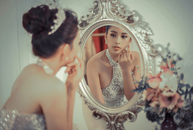 Hoa hậu Trần Tiểu Vy hóa công chúa xinh đẹp trong bộ đầm dạ hội khiến dân tình mê mẩn 4