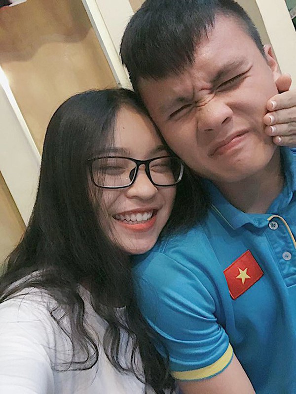 Điểm danh hội bạn gái toàn Hoa khôi, hot girl của các cầu thủ đội tuyển Việt Nam 0