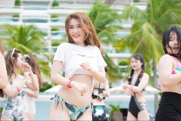 Điểm danh hội bạn gái toàn Hoa khôi, hot girl của các cầu thủ đội tuyển Việt Nam 12