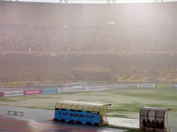 Sân Bukit Jalil ngập nặng trận chung kết lượt đi AFF Cup có nguy cơ bị hoãn 0