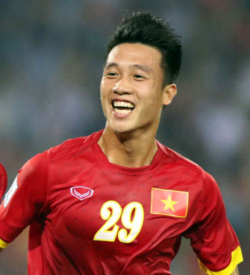 Tất tần tật về Nguyễn Huy Hùng, cầu thủ ghi bàn mở tỉ số cho tuyển Việt Nam tại AFF Cup 3