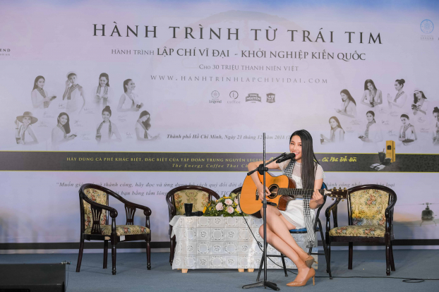 Người đẹp Thùy Tiên kể chuyện tập catwalk trên giày cao gót đến bật máu chân 3