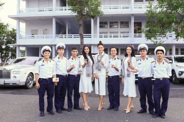 Hoa hậu Trần Tiểu Vy phải khoan, đục đá khi làm dự án nhân ái 6
