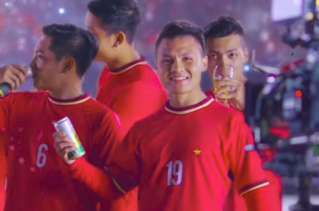   Quang Hải trong một quảng cáo của hãng bia  