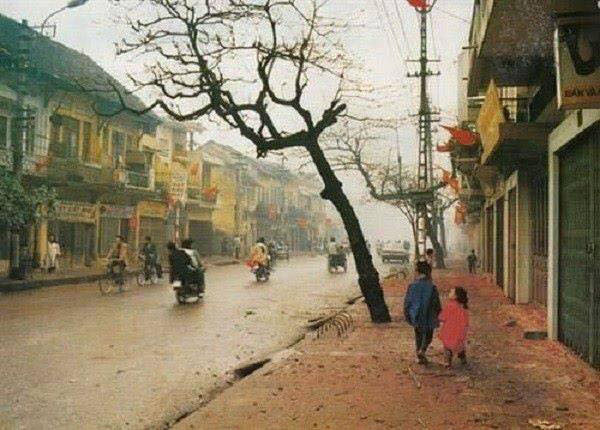   Đường phố Hà Nội vắng tanh ngày Tết.  