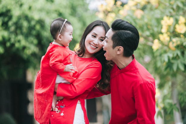   Vợ chồng Khánh Thi - Phan Hiển hạnh phúc bên tiểu công chúa  