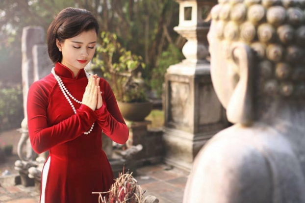   Phụ nữ chỉ nên đi lễ chùa khi sức khỏe tốt, tâm an tịnh, tránh phạm vào cách điều kỵ trong bài (Ảnh minh họa: Dân Việt).  
