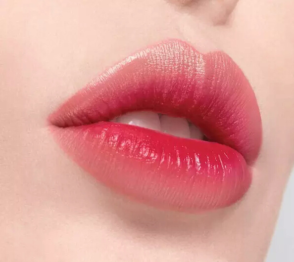   Đôi môi căng mọn, hồng hào, khuôn môi đầy đặn là mẫu số chung về tiêu chuẩn một cặp môi gợi cảm mà phụ nữ ao ước.  