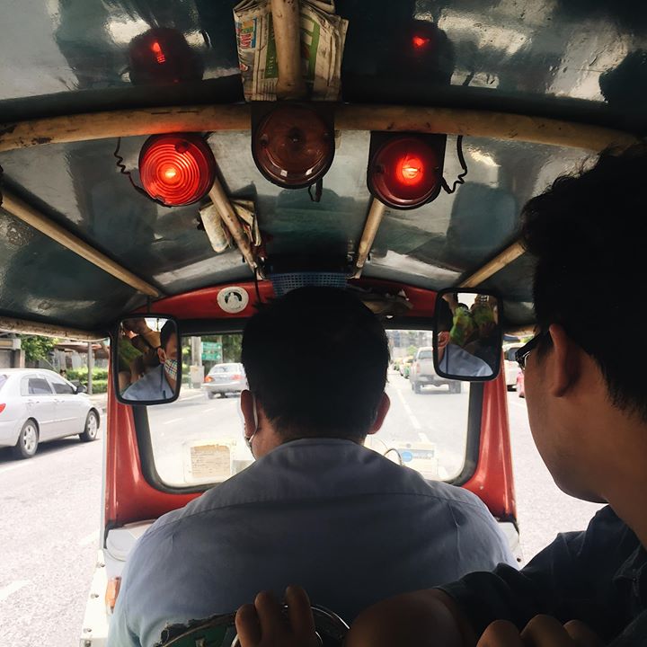 Tuktuk là phương tiện mang tính biểu tượng ở Thái Lan.
