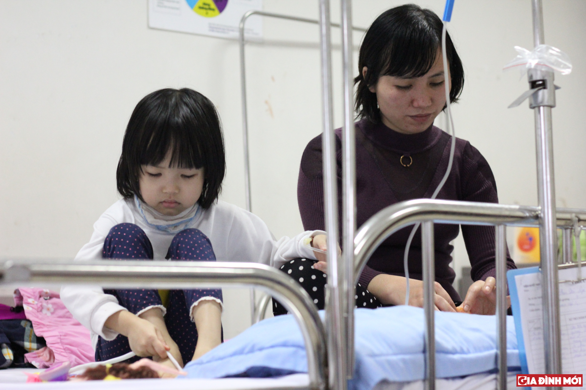 Hai mẹ con chị Định ở bệnh viện trong những ngày của năm cũ và năm mới