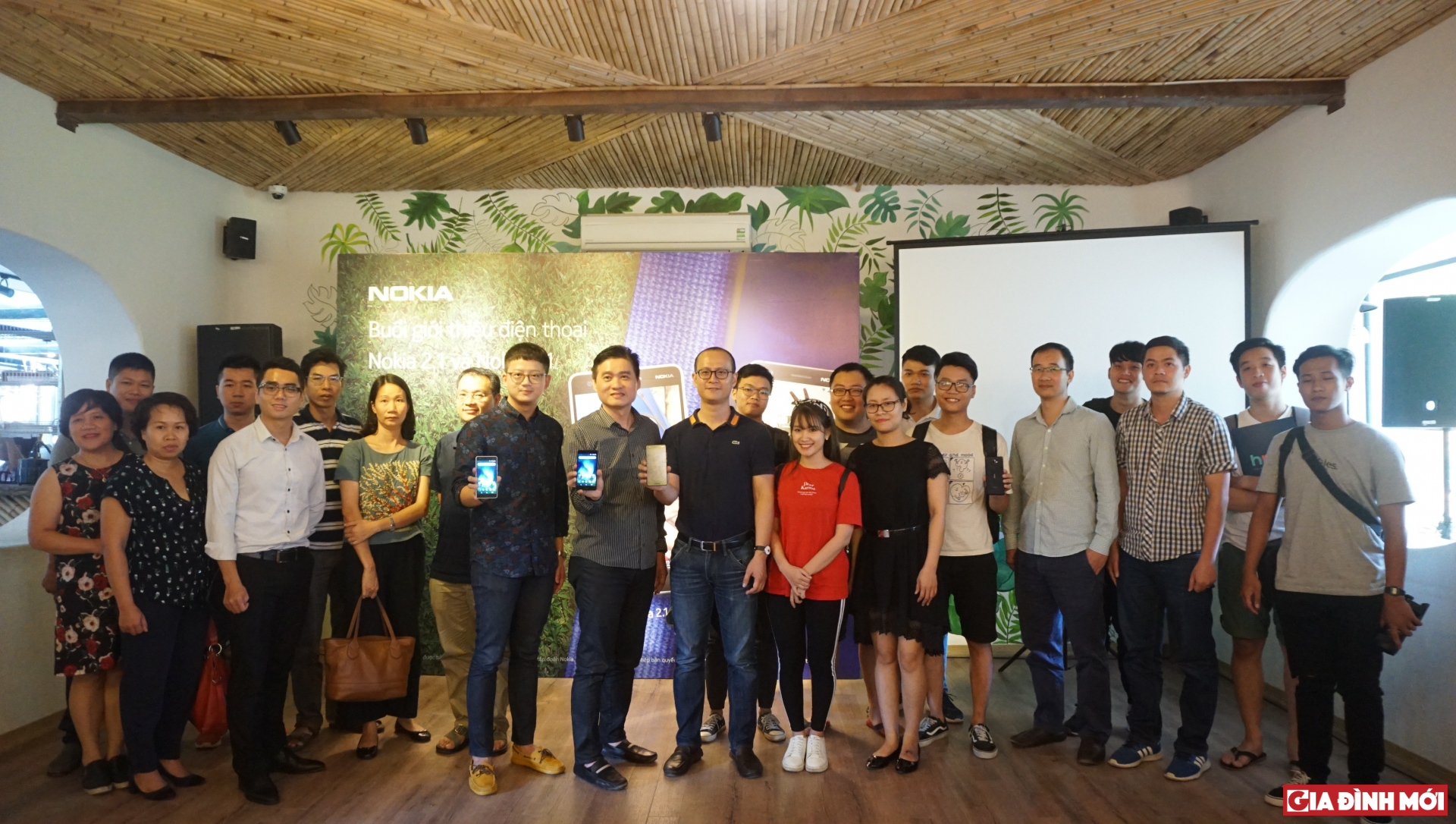 Lãnh đạo HMD Global tại Việt Nam và các nhà báo trong buổi ra mắt Nokia 2.1 và Nokia 3.1