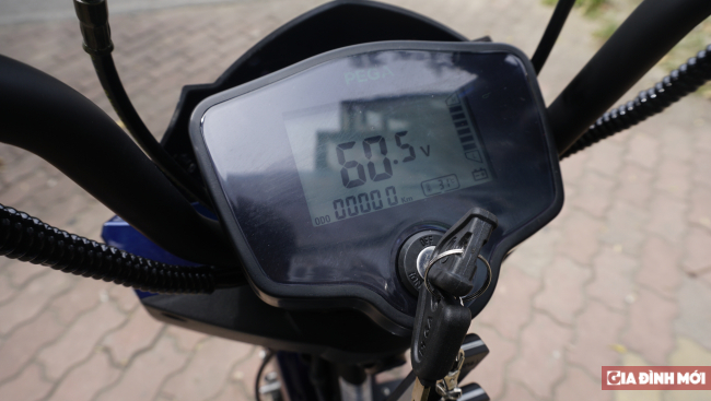 Đánh giá xe máy điện PEGA Xmen Trans: Đi 80km/lần sạc, lốp không xăm giá trên 15 triệu 5