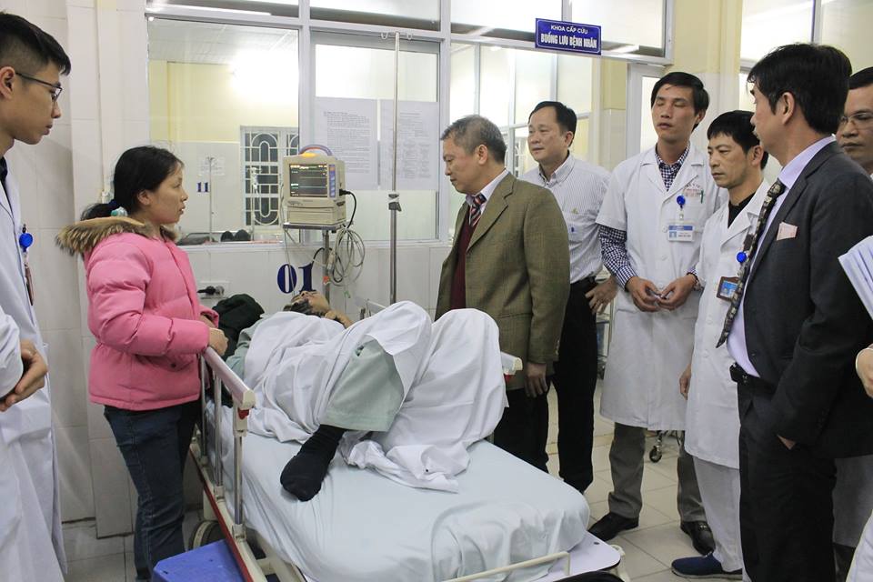 GS. TS Lê Ngọc Thành đi chúc Tết các bác sĩ, điều dưỡng, bệnh nhân trong đêm Giao thừa