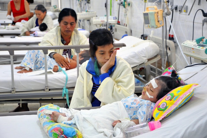 Thời điểm giao mùa, nhiều trẻ nhập viện Nhi Trung ương điều trị vì bị biến chứng hô hấp