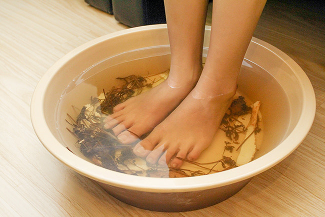   Rửa ngâm chân có tác dụng rất tốt với bệnh nhân tiểu đường  