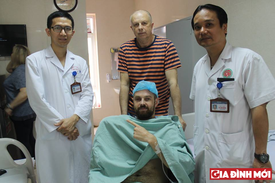Bệnh nhân  Osadtsi Eduard (SN 1990, quốc tịch CH Estonia) đã hồi phục rất nhiều sau ca phẫu thuật