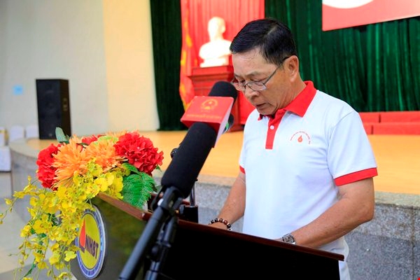 Ông Nguyễn Ngọc Thành (1959, TP.HCM) là Bảo vệ tại Công ty TNHH Vinmart, 63 lần HMTN, có vợ cũng đã hiến máu 20 lần, là một trong 100 người hiến máu tiêu biểu toàn quốc năm 2018