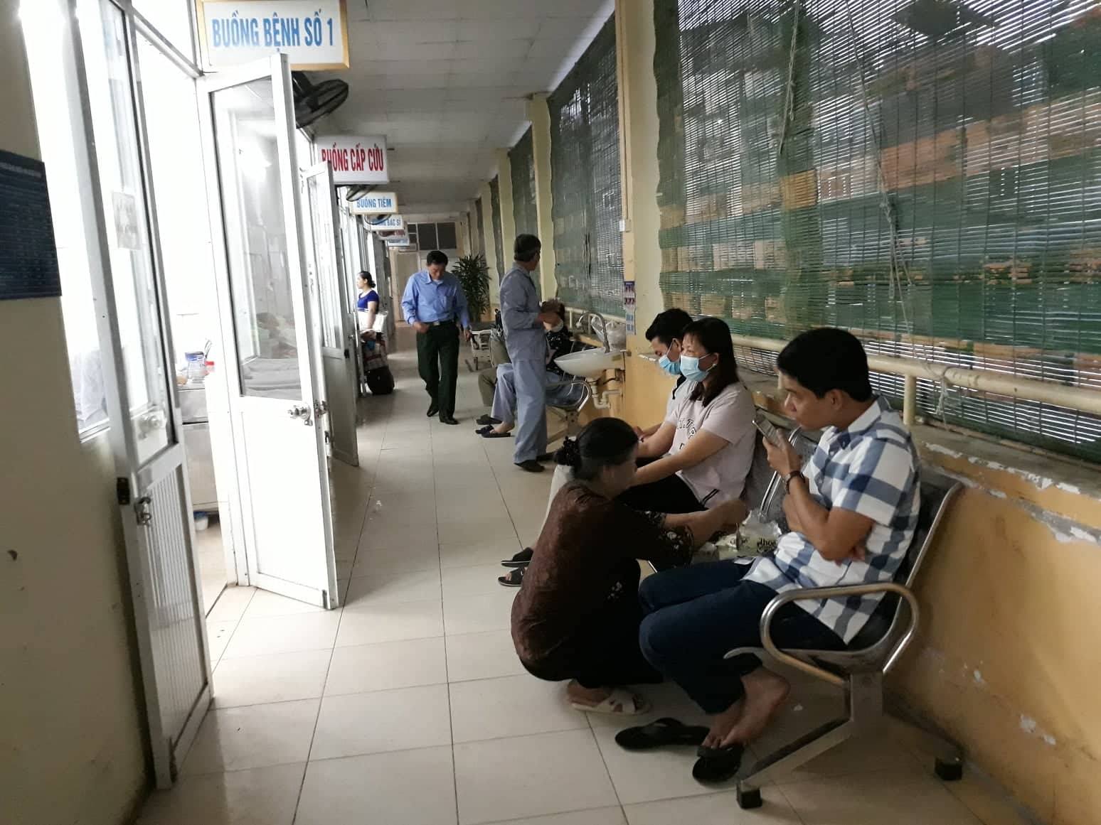 Hình ảnh chống nóng bằng rèm tre tại Bệnh viện Phổi Trung Ương