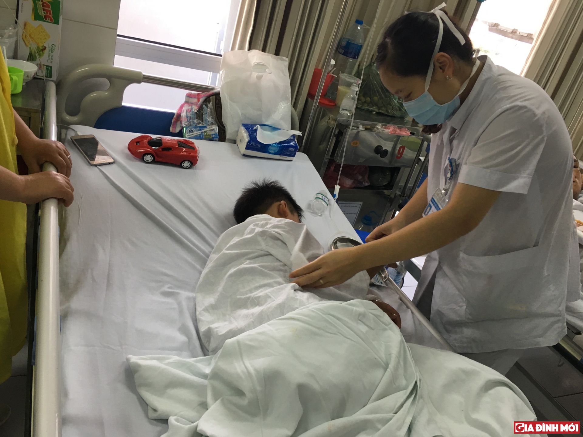Hiện bé đang được điều trị tại Bệnh viện Hữu Nghị Việt Đức