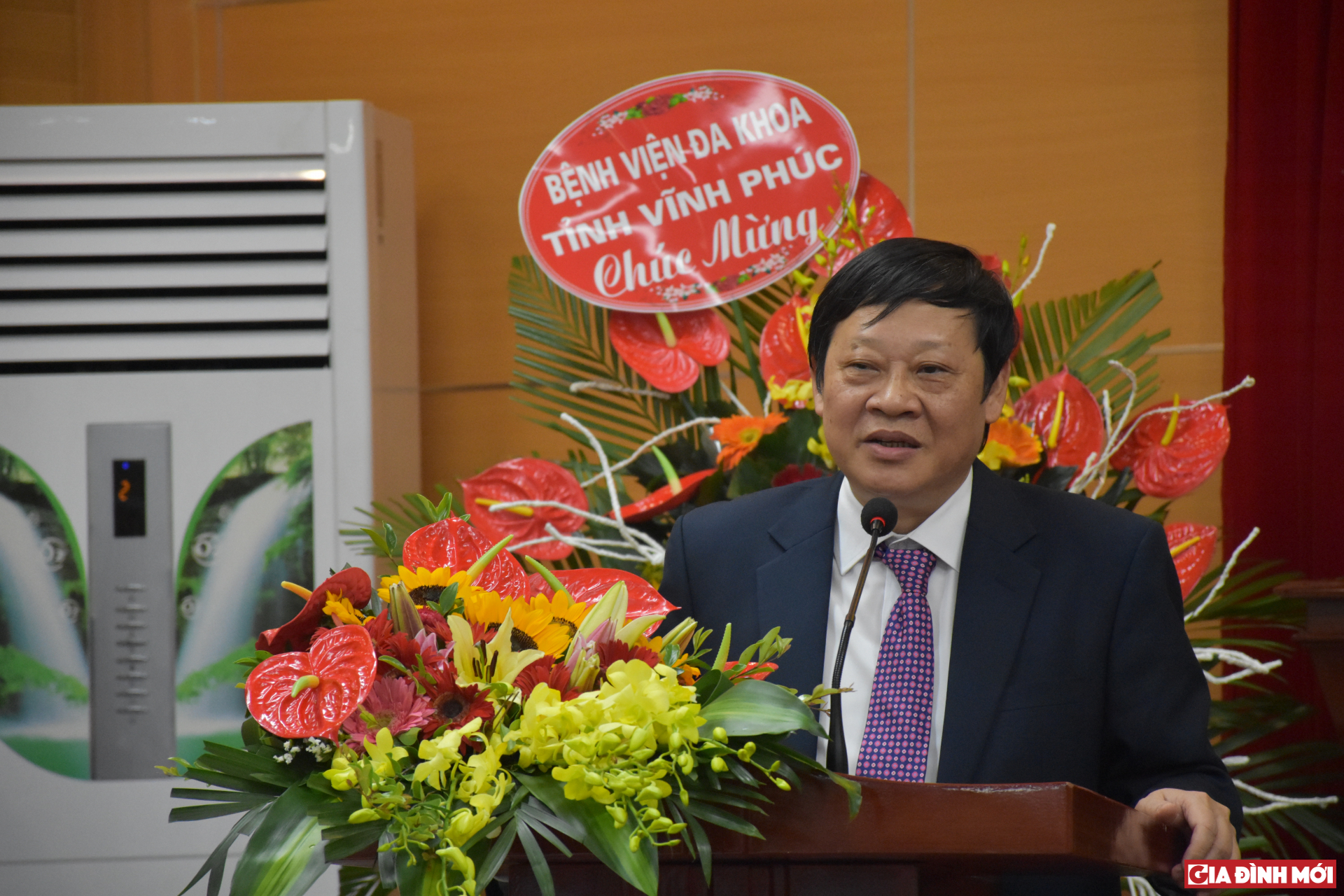 Thứ trưởng Bộ Y tế Nguyễn Viết Tiến chúc mừng Bệnh viện Phụ sản Hà Nội được công nhận là bệnh viện tuyến cuối trong chuyên ngành Sản phụ khoa