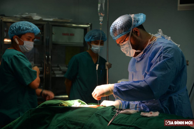 Bác sĩ nước ngoài sang Việt Nam học hỏi cách mổ cả thế giới chưa ai có  0