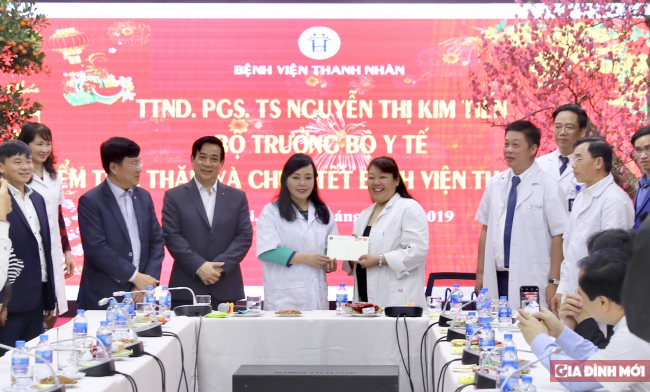   Bộ trưởng Bộ Y tế Nguyễn Thị Kim Tiến thăm và chúc Tết Bệnh viện Thanh Nhàn  