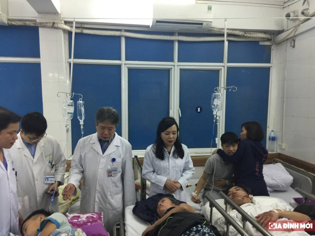 Bộ trưởng Bộ Y tế 'thị sát' các bệnh viện trung ương trong đêm giao thừa 1