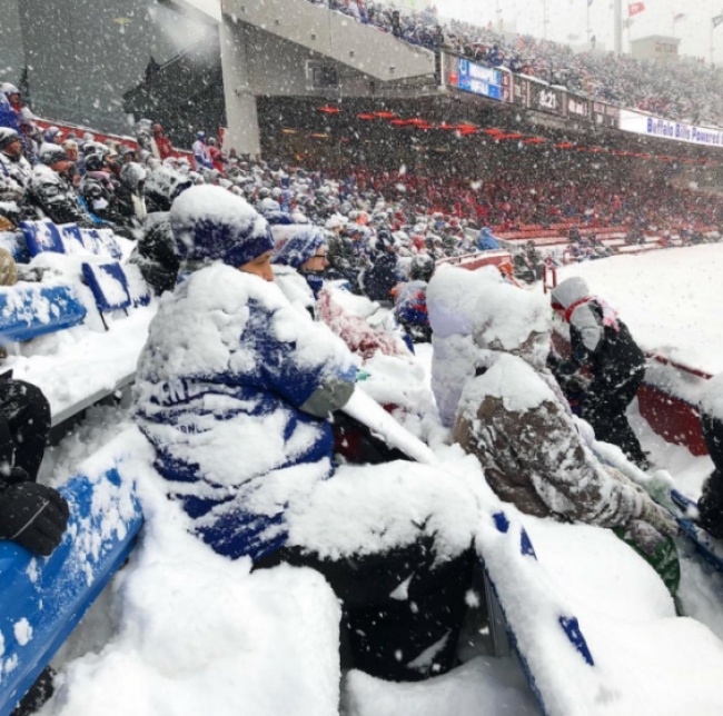 Tại sao phải hủy trận thi đấu chỉ vì trận tuyết nhỏ như thế này?