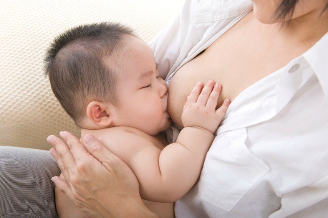 breastfeeding-baby