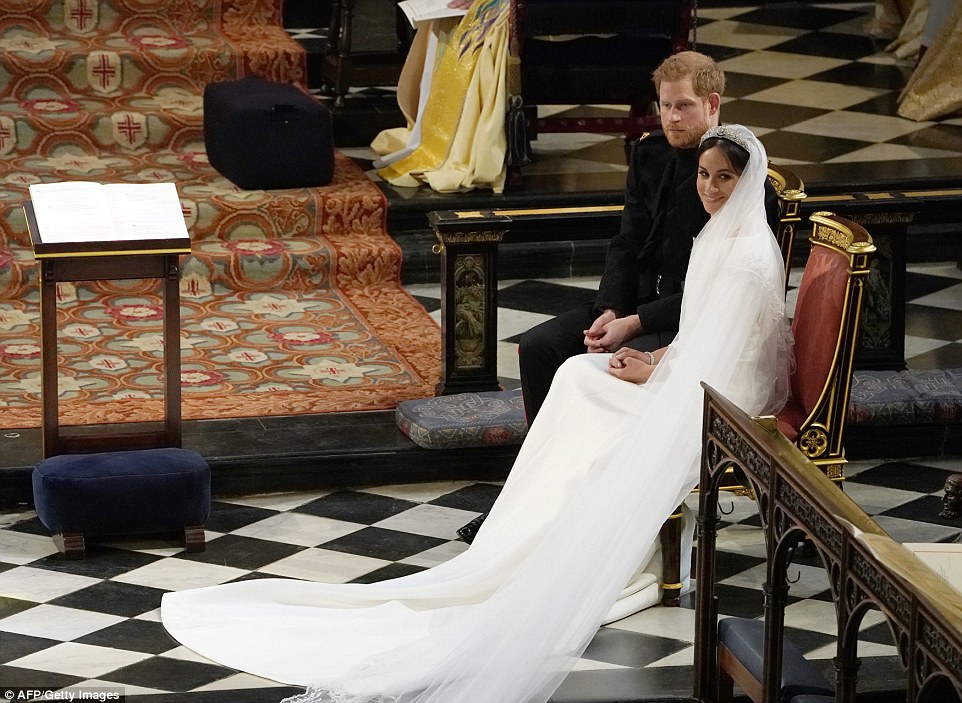 Hoàng tử Harry và cô dâu Meghan hôn nhau đắm đuối trong đám cưới cổ tích 6