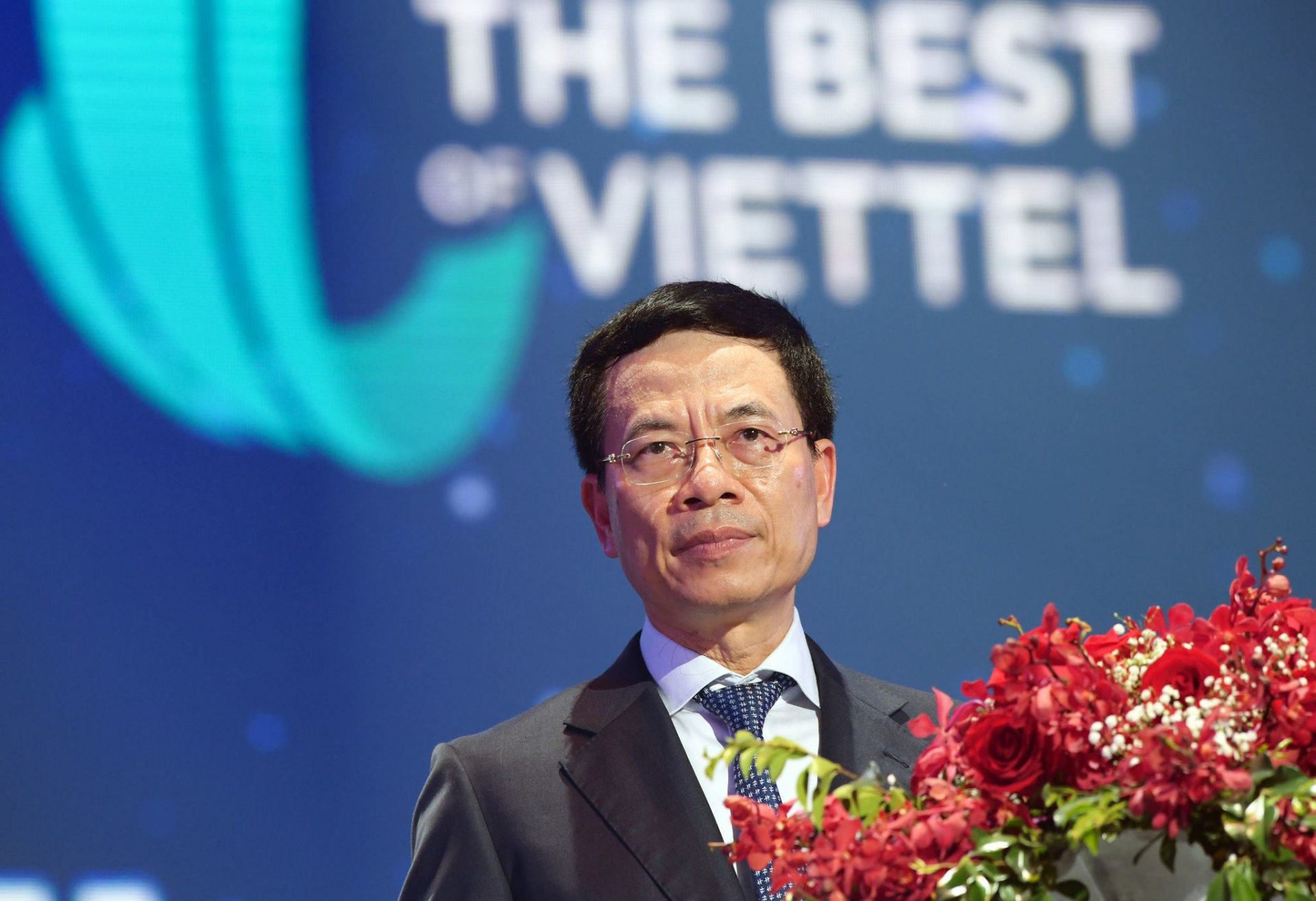 Thiếu tướng Nguyễn Mạnh Hùng chính thức công bố thông điệp “Viettel 30 năm - Niềm tin không giới hạn” cho lễ kỷ niệm Viettel tròn 30 tuổi.