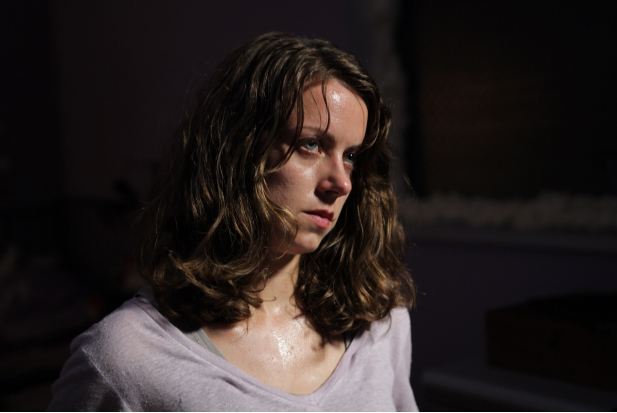 Alice Dwyer – Diễn viên trong vai Liv     