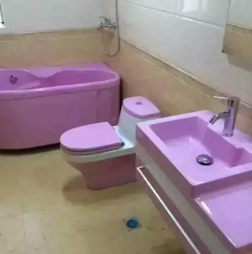 Nhìn nhà tắm lãng mạn vậy, hẳn ông chồng nào chẳng muốn vào đây giải quyết mọi nỗi ưu tư.