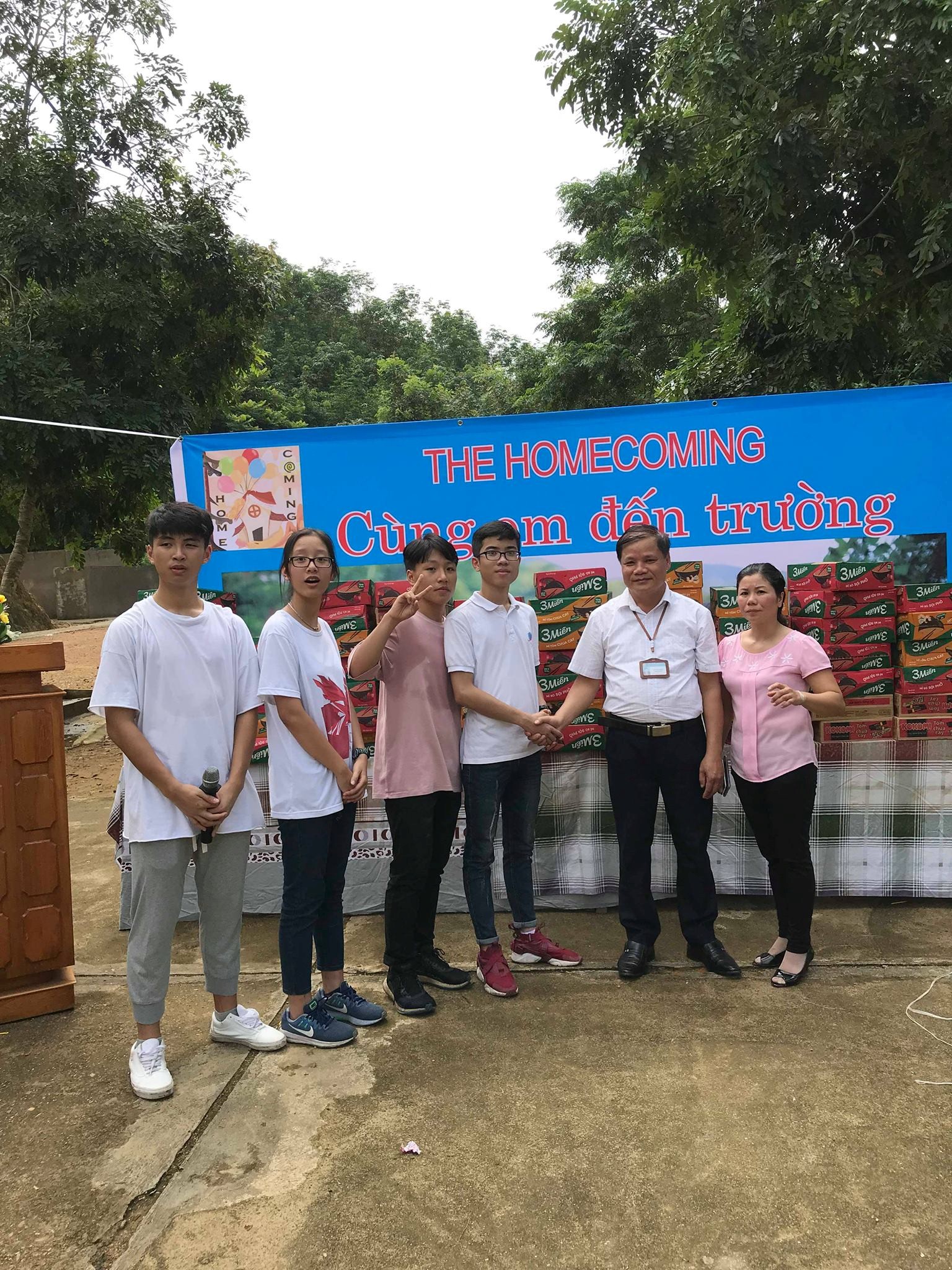 4 thành viên của dự án Homecoming đến từ các trường THPT trên địa bàn Hà Nội