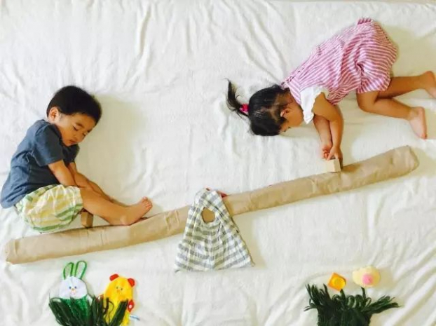 Bà mẹ tận dụng mọi lúc 2 con ngủ để tạo ra bộ ảnh siêu đáng yêu có một không hai 18