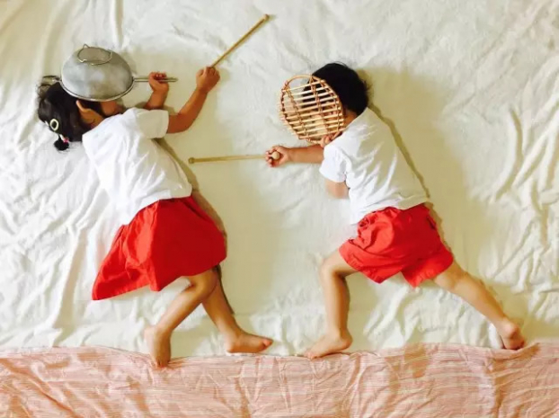 Học mẹ Nhật cách chụp cả 'kho' ảnh sáng tạo cho con từ đồ vật trong nhà 7