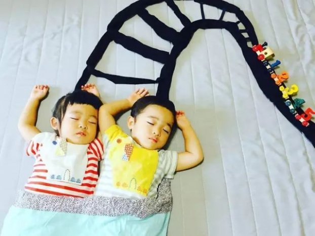 Học mẹ Nhật cách chụp cả 'kho' ảnh sáng tạo cho con từ đồ vật trong nhà 21