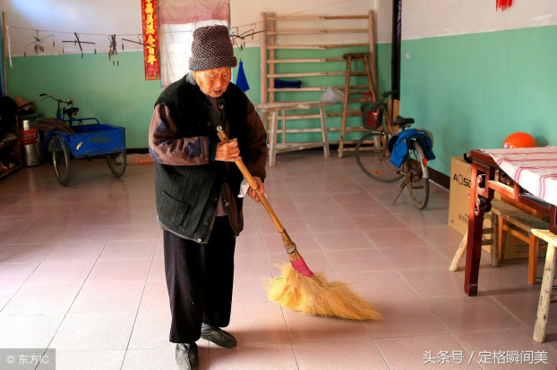 Cụ bà 103 tuổi tiết lộ bí quyết sống thọ với cách uống nước và chải đầu đặc biệt 3