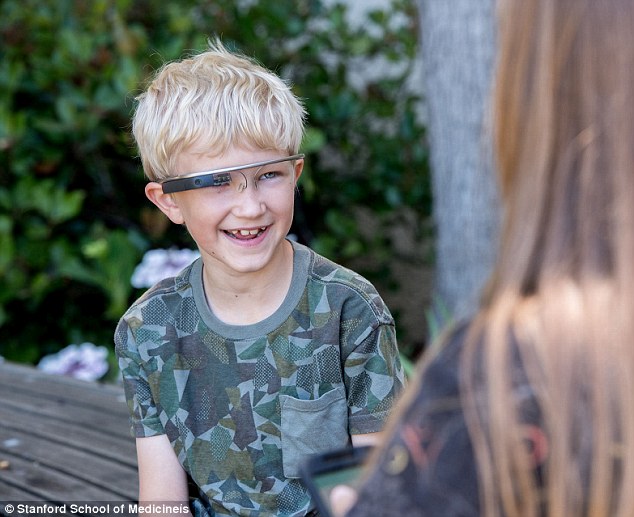 Trẻ tự kỷ có biểu hiện tốt hơn sau khi sử dụng Google Glass.