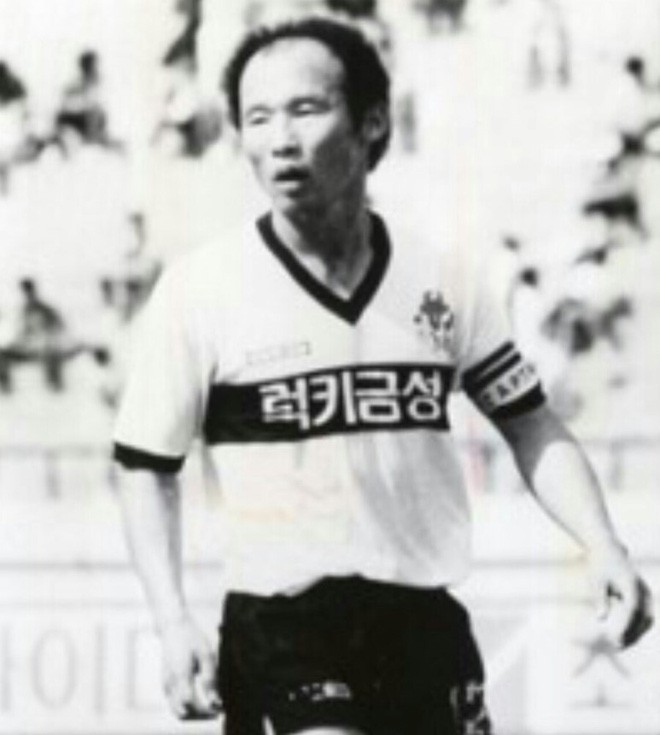 Ngắm hình ảnh ông Park Hang-seo thời trẻ để thấy ‘thần thái’ của HLV Olympic Việt Nam 2