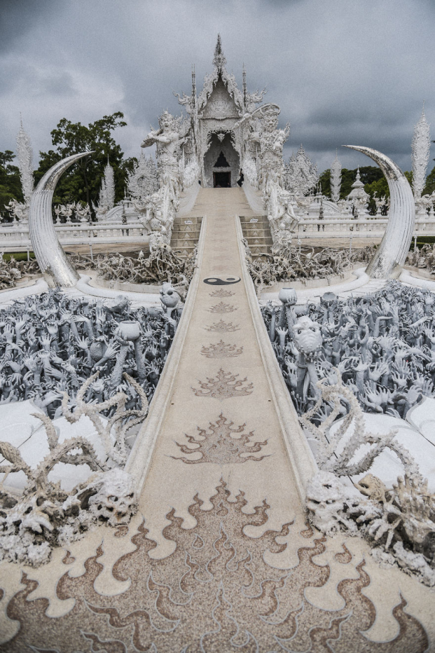 Wat Rong Khun: Ngôi đền Trắng nổi tiếng ở Thái Lan với vẻ đẹp kỳ dị 8