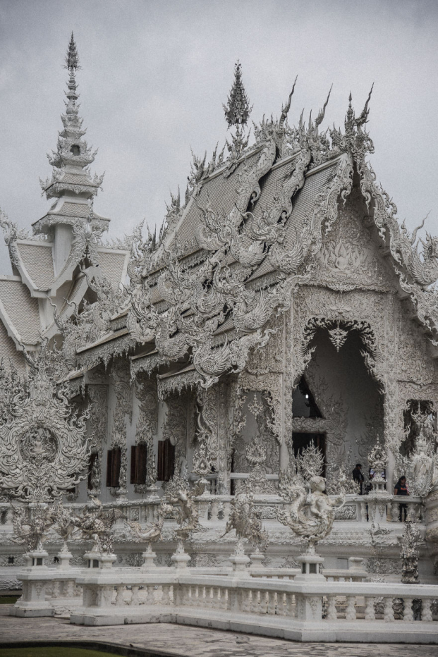 Wat Rong Khun: Ngôi đền Trắng nổi tiếng ở Thái Lan với vẻ đẹp kỳ dị 16